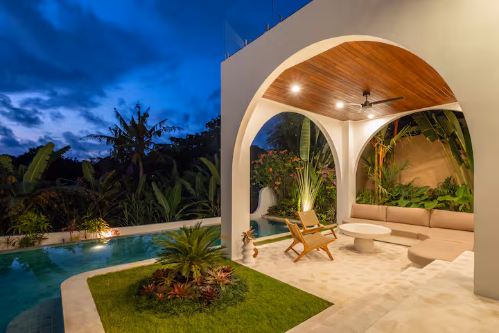 At night at Villa Vayu